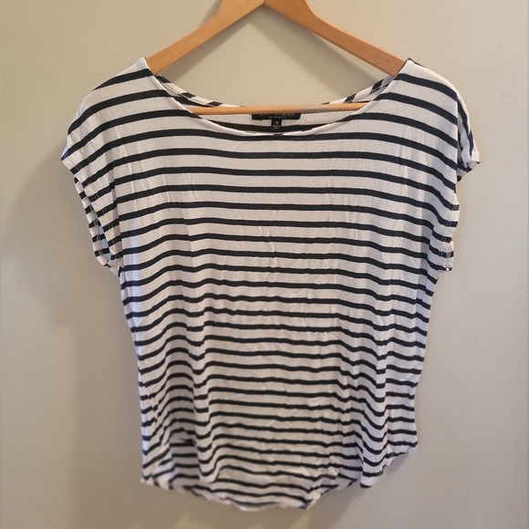 ⚘️ 2/$15. Green Envelope striped short sleeve shirt for women. Size medium - Picture 1 of 4